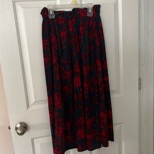 Pleated high Waisted floral skirt with working pockets Size M